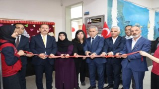 Depremde hayatını kaybeden öğretmenin ismi kütüphaneye verildi