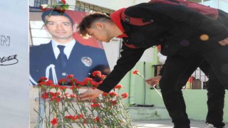 Depremde hayatını kaybeden polis Barış Berberin adı kütüphanede yaşatılacak