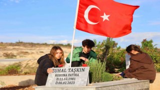 Depremde vefat eden öğretmenlerini unutmadılar
