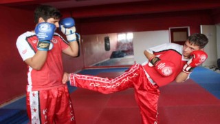 Depremzede sporcu genç şampiyonluklar için gece gündüz çalışıyor