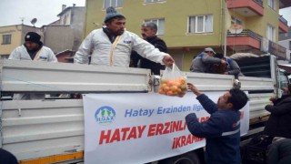 Depremzedelerden vefa: Kendilerini yalnız bırakmayan ilçeye 1 kamyon dolusu narenciye gönderdiler