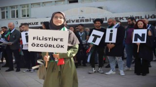 DEÜlü 40 ülkeden öğrenci, İsrail katliamlarını protesto etti