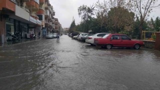 Didimde sağanak yağış ve fırtına etkili oldu