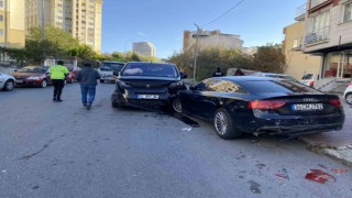 Direksiyon başında baygınlık geçirip 5 araca çarptı. 1 yaralı
