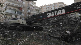 Diyarbakırda ağır hasarlı binaların çoğu yıkıldı
