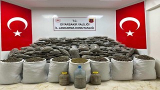 Diyarbakırda EYP ve teröristlere ait yaşam malzemeleri ele geçirildi