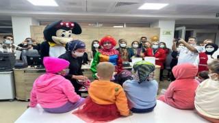 Diyarbakırda sağlık çalışanları lösemili çocuklar için parti düzenledi