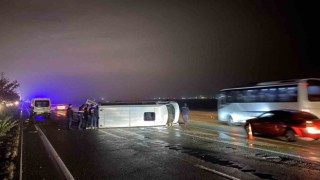 Diyarbakırda yolcu minibüsü devrildi: 14 yaralı