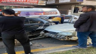 Diyarbakırda zincirleme kazada 2 kişi yaralandı