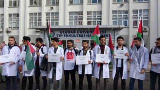 Doktorlar ve tıp öğrencileri Gazzedeki hastane katliamına isyan etti