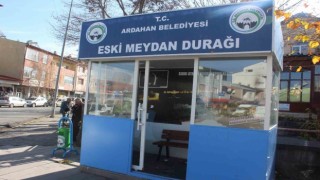 Dolmuş durakları tahrip edildi