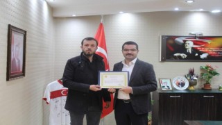 Duyarlı berbere Kaymakamdan ‘Teşekkür Belgesi