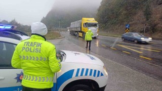 Düzcede trafik ekiplerinin kar mesaisi başladı