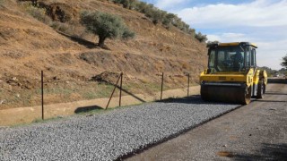 Efelerin ekipleri yolları yeniliyor