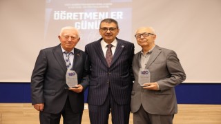 Eğitim fakültesi hâtıralara, şiirlerle, şarkılarla Öğretmenler Gününü kutladı