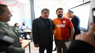 EKPSS kursiyerlerine ek kaynak kitapları dağıtıldı
