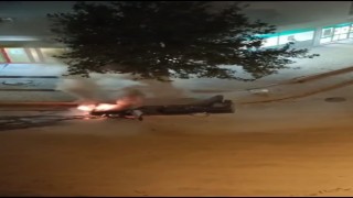 Elazığda seyir halindeki otomobil alev aldı