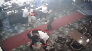 Eli silahlı 2 kişi, ünlü şarkıcının sahne aldığı mekana saldırısı kamerada