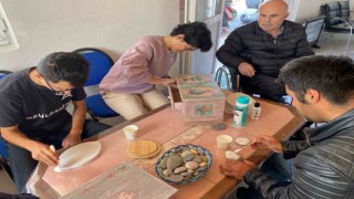 Engelliler hobi evinde rehabilite oluyor