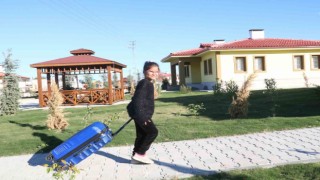 Enkaz kentte afet konutlarında yaşam başladı