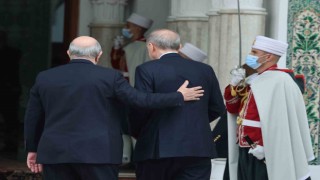 Erdoğan, Cezayir Cumhurbaşkanlığı Sarayında Tebbun tarafından karşılandı