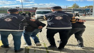 Erzincanda göçmen kaçakçısı 2 kişi tutuklandı