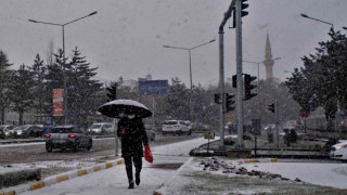 Erzurum güne karla başladı