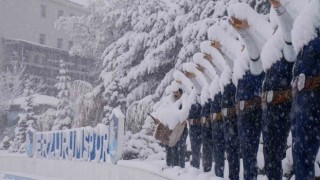 Erzurumda kar yağışı hayatı olumsuz etkiliyor