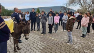 Eşekli Dostoyevski Bursa Orhanelide çocuklarla buluştu