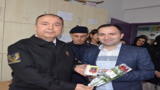 Esenköyde jandarmadan Öğretmenler Günü jesti