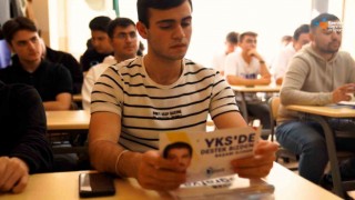 Esenlerde üniversiteye hazırlanan gençlere hazırlık seti hediye ediliyor