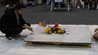 Eskişehirde ilginç robot yarışması büyük çekişmeye sahne oldu
