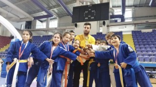 Eskişehirli minik judocular madalyaları topladı
