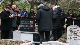 Eskişehirspordan, milli kaleci Sinan Alağaçın kabrini ziyaret