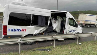 Eyüpsultanda servis minibüsü kaza yaptı 6 işçi yaralandı