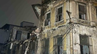 Fatihte metruk binada kısmi çökme meydana geldi