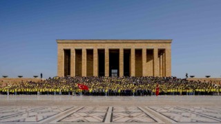 Fenerbahçeli taraftarlar Anıtkabiri ziyaret etti