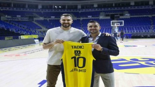 Fenerbahçenin Sırp sporcuları Tadic ile Guduric, bir araya geldi