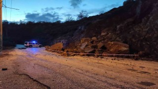 Fethiyede Şiddetli Yağış Toprak Kaymasına Neden Oldu