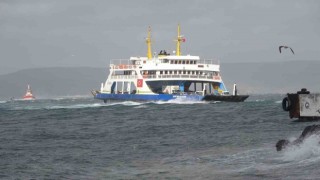 Fırtına nedeniyle Çanakkale Boğazındaki tüm feribot seferleri durduruldu