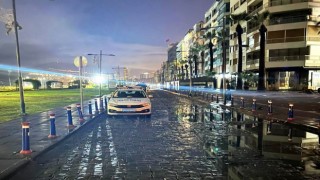 Fırtınanın vurduğu İzmirde çalışmalar gece de sürüyor