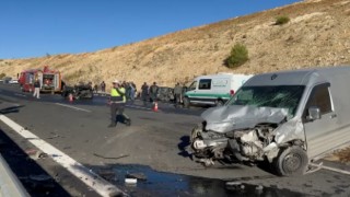 Gaziantepte 3 aracın karıştığı zincirleme kaza: 1 ölü, 6 yaralı
