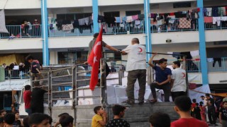 Gazın bittiği Gazzede Türk Kızılay yemekleri odun ateşinde pişiriyor
