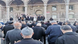 Gazzede hayatını kaybedenler için gıyabi cenaze namazı kılındı