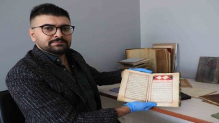 Genç doçent hayatını tarihi el yazması eserlere adadı