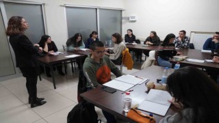 Gençler Tepebaşında dil öğreniyor