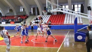 Gençlik Spor Müdürlüğünün kadın basketbol takımı ilk maçına çıktı