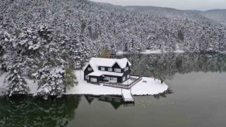 Gölcük Tabiat Parkının masalsı kış manzarası