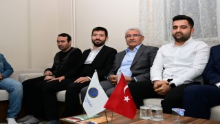 Güder, gençlerle bir araya geldi