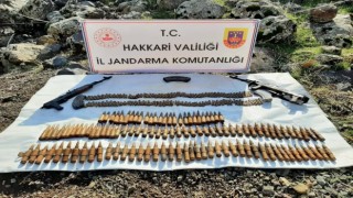 Hakkari kırsalında silah ve mühimmat ele geçirildi